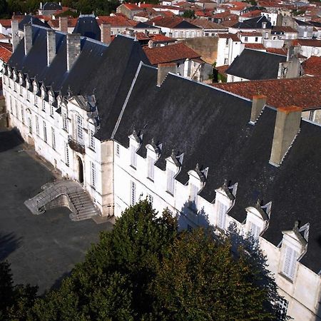 Abbaye Royale Hotel Saint-Jean-d'Angely Exterior photo