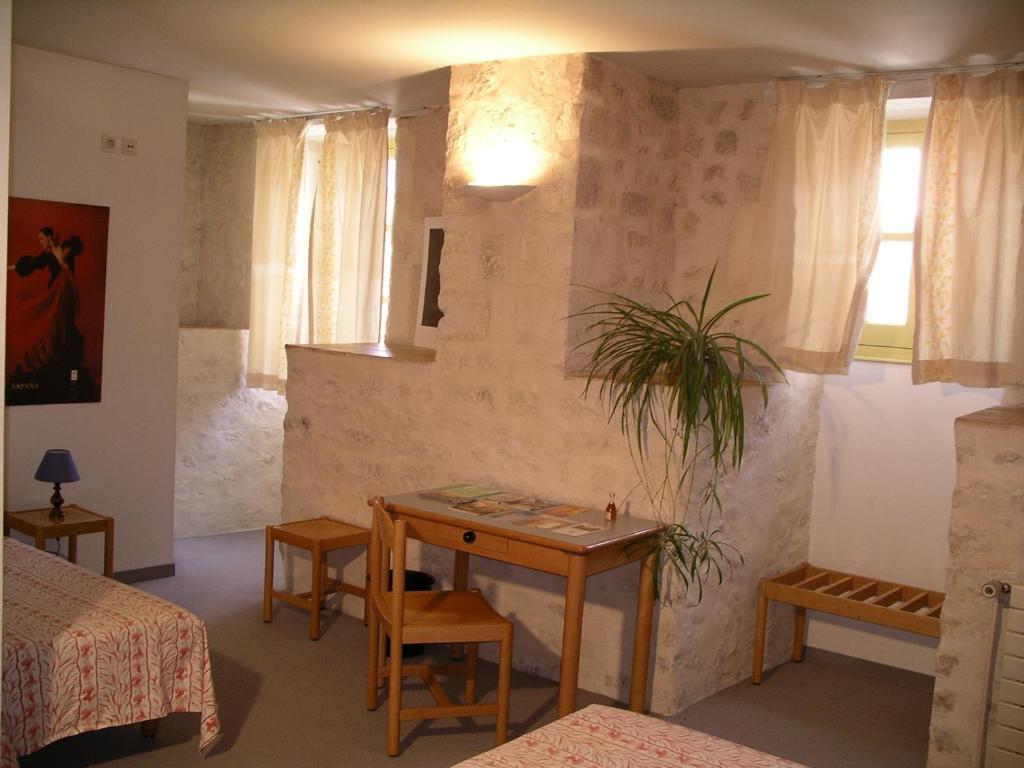 Abbaye Royale Hotel Saint-Jean-d'Angely Room photo