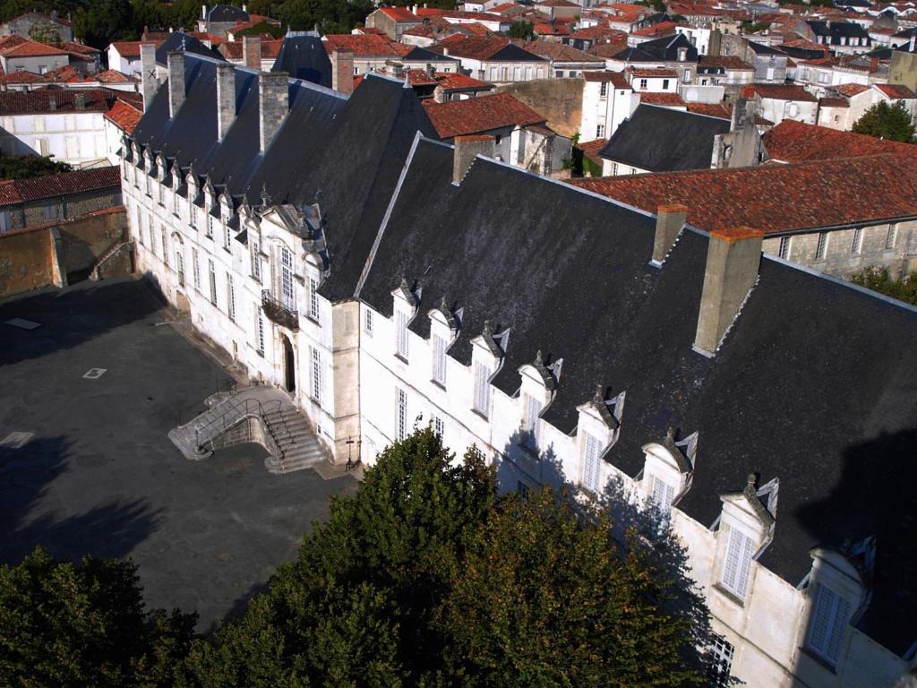 Abbaye Royale Hotel Saint-Jean-d'Angely Exterior photo
