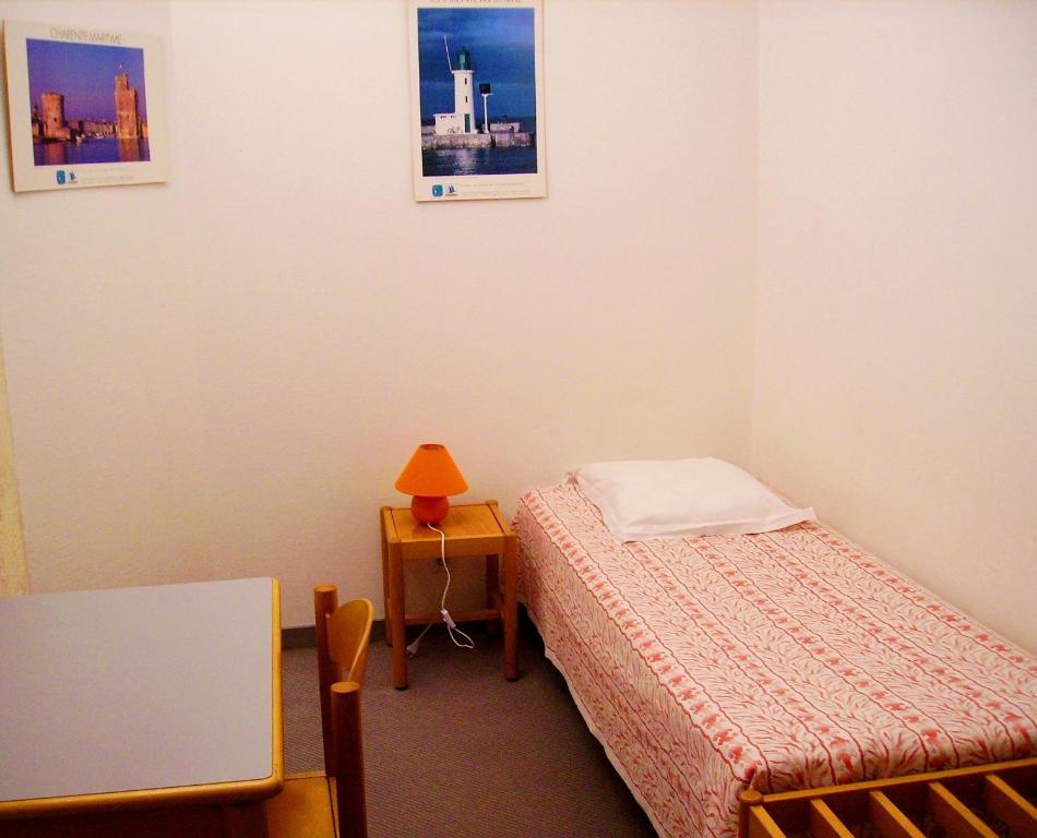 Abbaye Royale Hotel Saint-Jean-d'Angely Room photo
