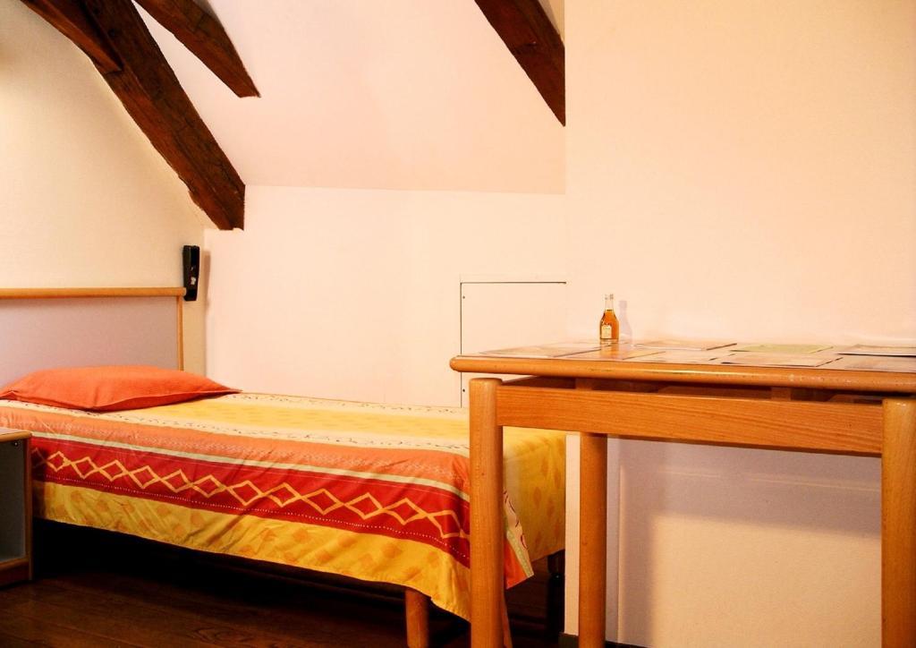 Abbaye Royale Hotel Saint-Jean-d'Angely Room photo
