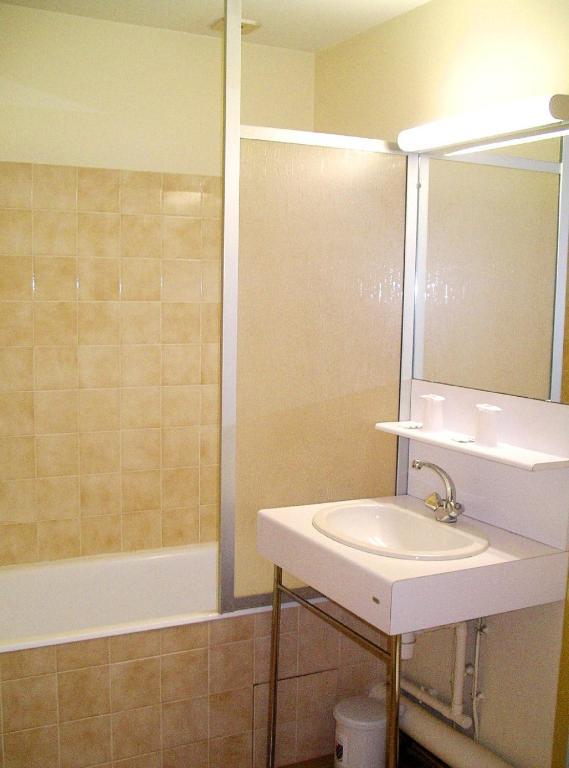 Abbaye Royale Hotel Saint-Jean-d'Angely Room photo