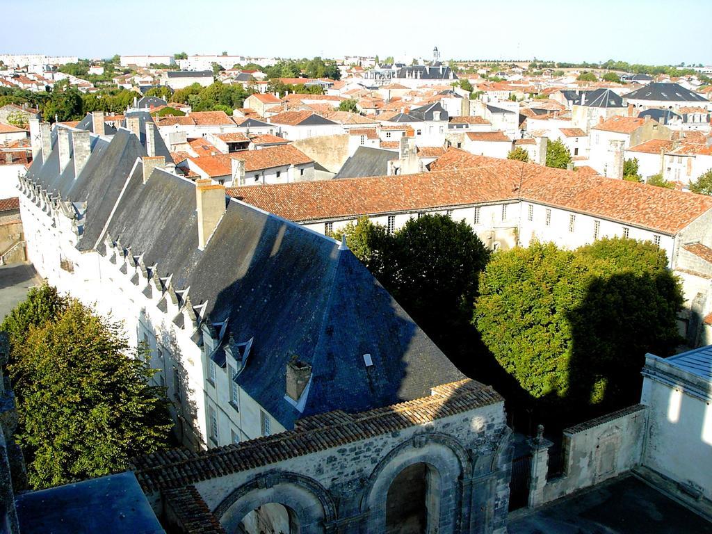 Abbaye Royale Hotel Saint-Jean-d'Angely Exterior photo