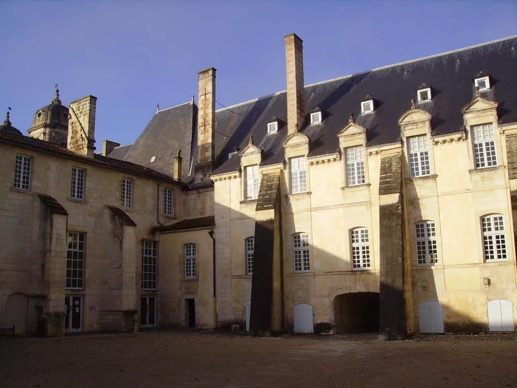 Abbaye Royale Hotel Saint-Jean-d'Angely Exterior photo